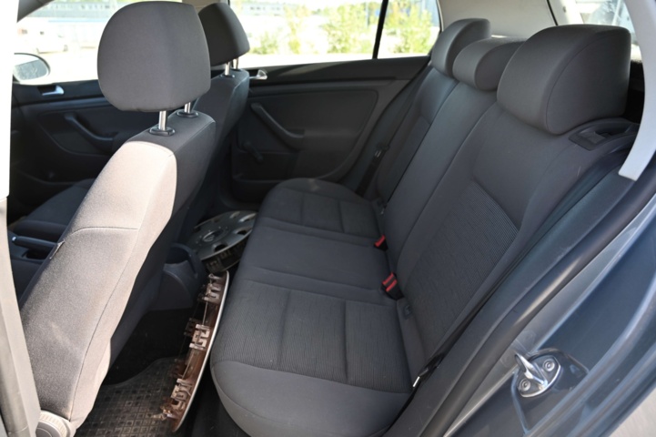 1031401-24 Volkswagen Golf 5-doors 1.6 - 2006