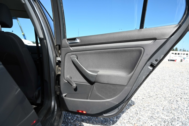 1031401-27 Volkswagen Golf 5-doors 1.6 - 2006
