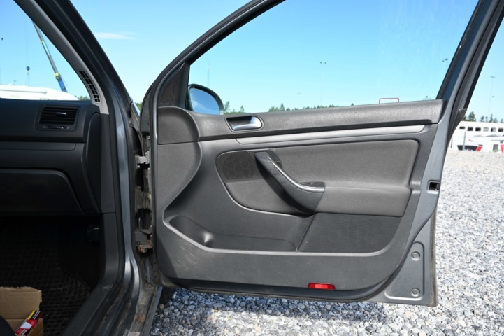 1031401-28 Volkswagen Golf 5-doors 1.6 - 2006