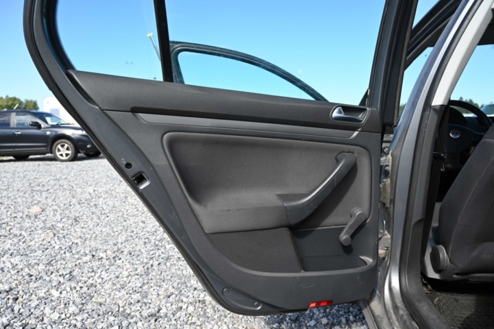 1031401-29 Volkswagen Golf 5-doors 1.6 - 2006