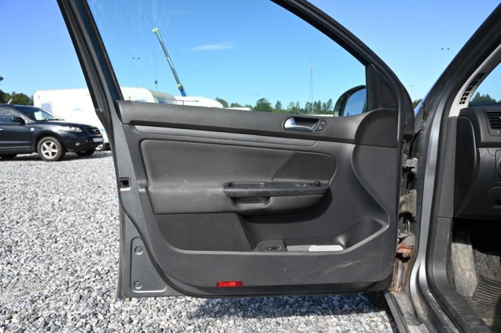 1031401-30 Volkswagen Golf 5-doors 1.6 - 2006