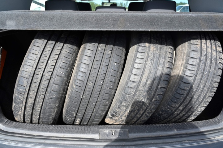 1031401-32 Volkswagen Golf 5-doors 1.6 - 2006