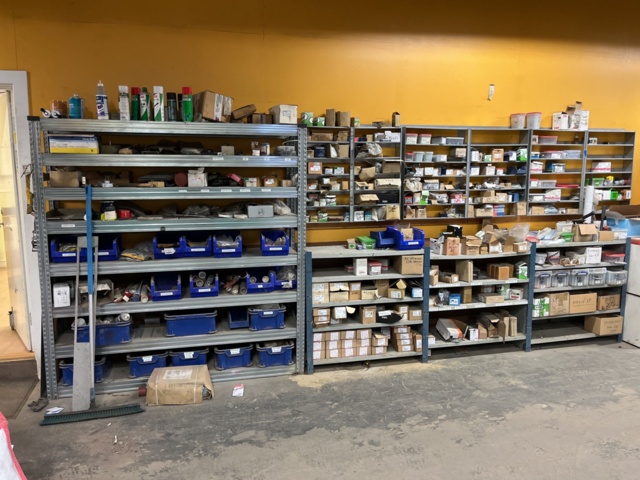 1060731-2 Shelves with screw, nut accessories