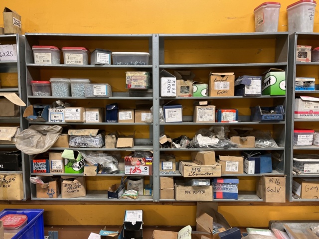 1060731-9 Shelves with screw, nut accessories