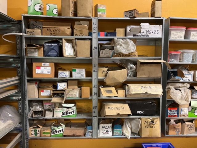 1060731-10 Shelves with screw, nut accessories