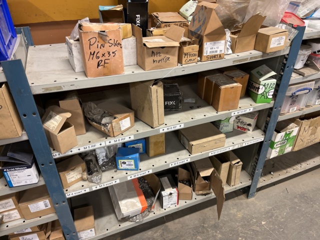 1060731-12 Shelves with screw, nut accessories