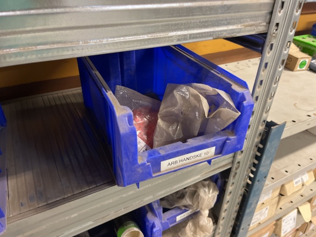 1060731-15 Shelves with screw, nut accessories