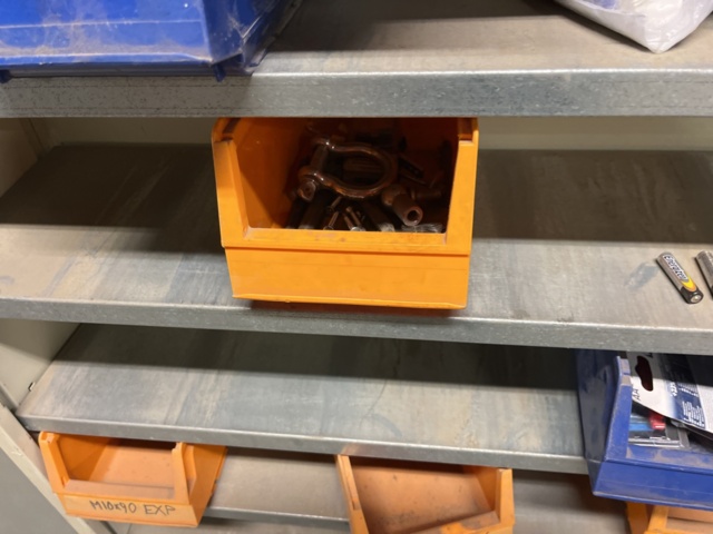 1060731-19 Shelves with screw, nut accessories