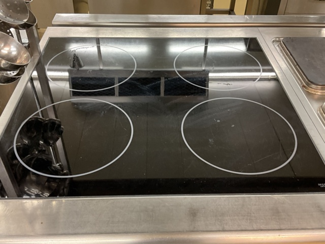 1061274-10 Mareno kitchen island with induction cooker