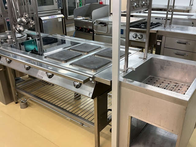 1061274-11 Mareno kitchen island with induction cooker