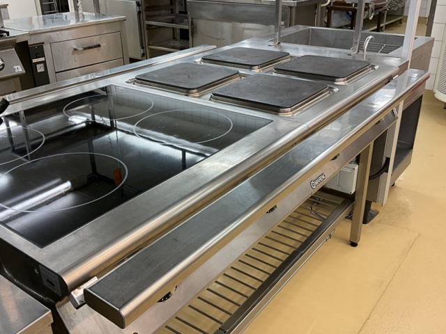 1061274-15 Mareno kitchen island with induction cooker