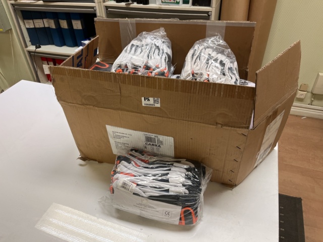 1060805-1 Collection of newly packaged assembly gloves