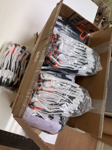 1060805-2 Collection of newly packaged assembly gloves