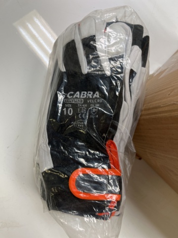 1060805-4 Collection of newly packaged assembly gloves