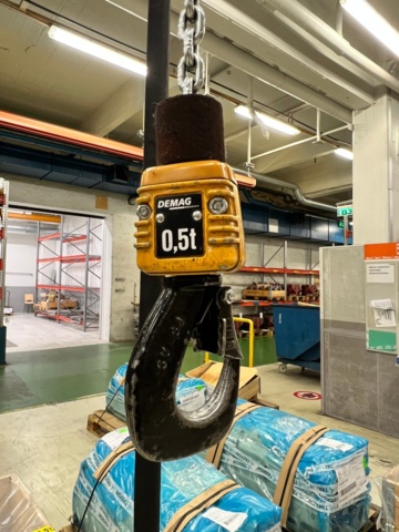 1078194-6 Demag 500kg siltanosturi