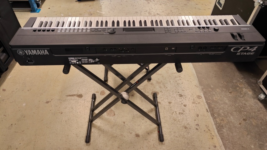 1048160-1 Piano, Yamaha CP4