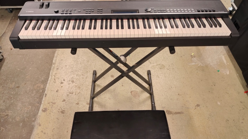 1048160-2 Piano, Yamaha CP4