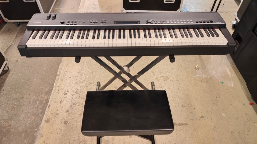 1048160-3 Piano, Yamaha CP4