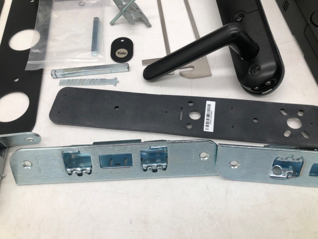 1074846-3 Yale Doorman L3 Flex Black - Shipping included