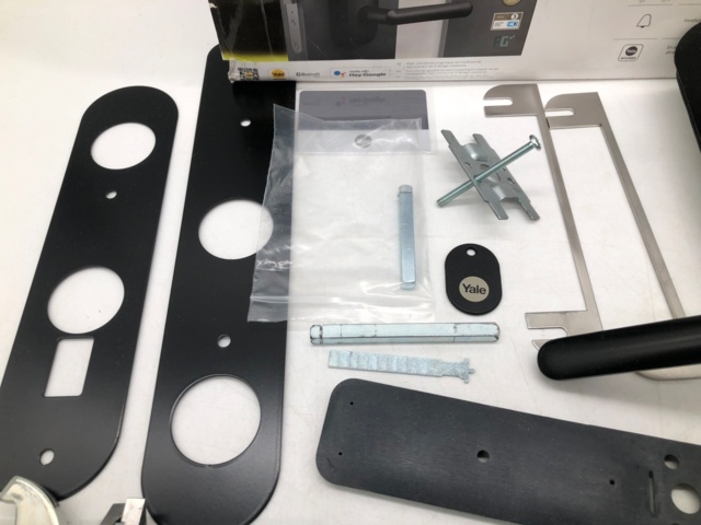 1074846-4 Yale Doorman L3 Flex Black - Shipping included