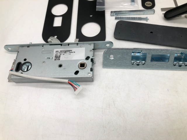 1074846-7 Yale Doorman L3 Flex Black - Shipping included