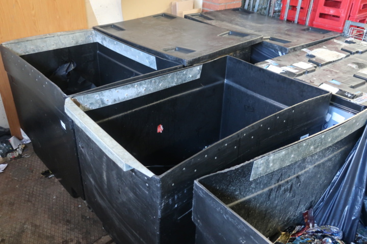 1029708-3 7 deposit containers