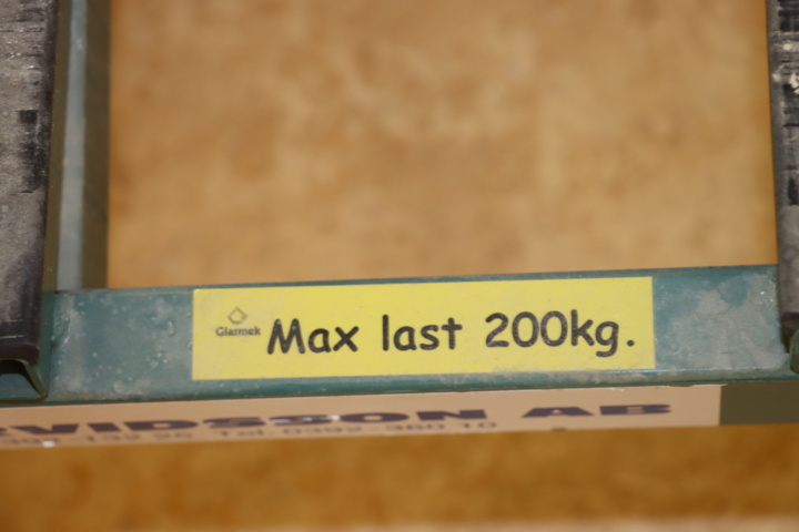 1033788-2 Window trolley medium size