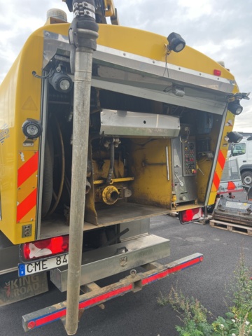 1023501-8 Combi suction truck Scania P400 6x2 12.7 Automatic, 108028 km 400hp, 2011