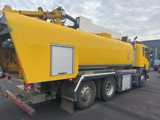 1023501-5 Combi suction truck Scania P400 6x2 12.7 Automatic, 108028 km 400hp, 2011