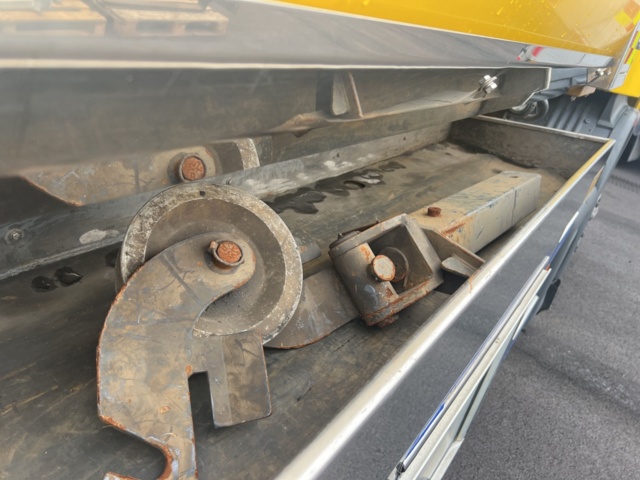 1023501-27 Combi suction truck Scania P400 6x2 12.7 Automatic, 108028 km 400hp, 2011