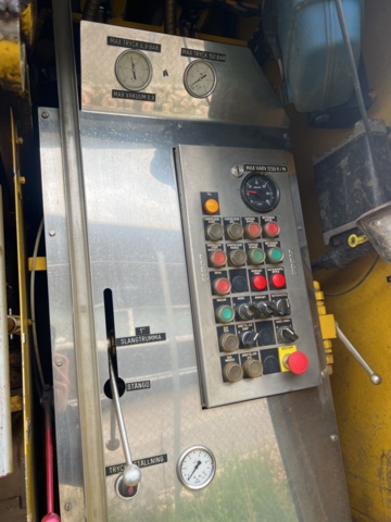 1023501-29 Combi suction truck Scania P400 6x2 12.7 Automatic, 108028 km 400hp, 2011