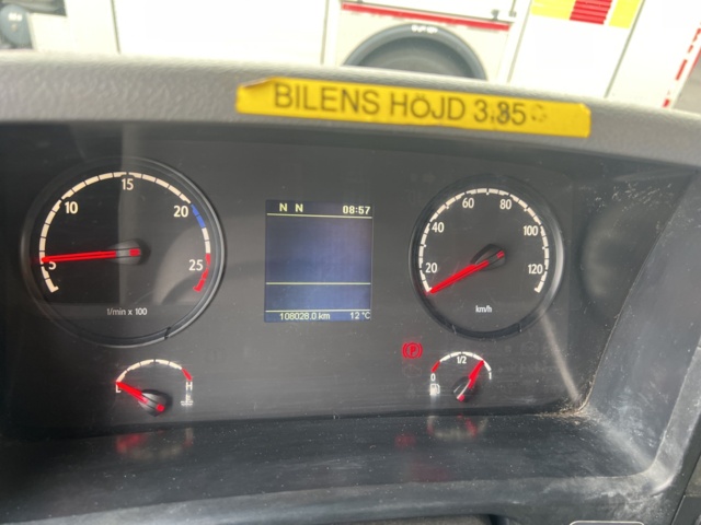 1023501-38 Combi suction truck Scania P400 6x2 12.7 Automatic, 108028 km 400hp, 2011