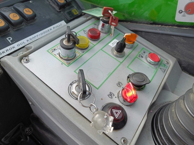 929331-95 Telescopic loader MERLO P28.8TOP - 2014