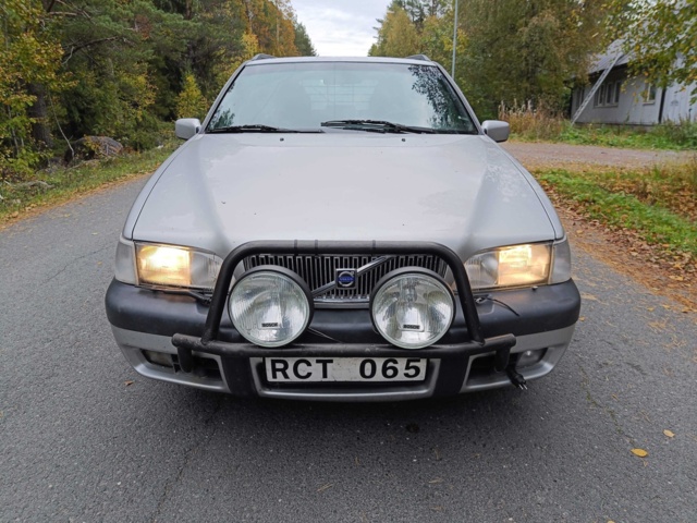 929332-8 Volvo V70 XC 2.4 T AWD - 1999
