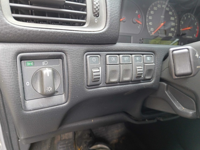 929332-75 Volvo V70 XC 2.4 T AWD - 1999