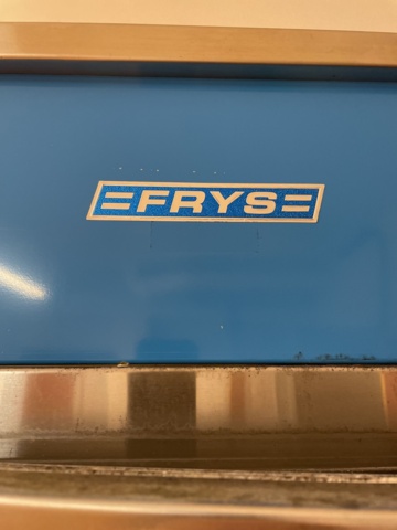 998754-2 Double freezer with disconnected compressor