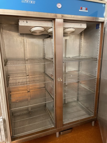 998754-6 Double freezer with disconnected compressor