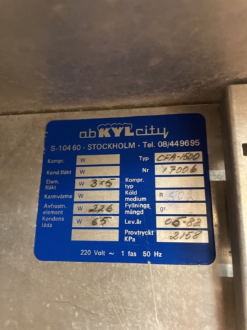 998754-11 Double freezer with disconnected compressor