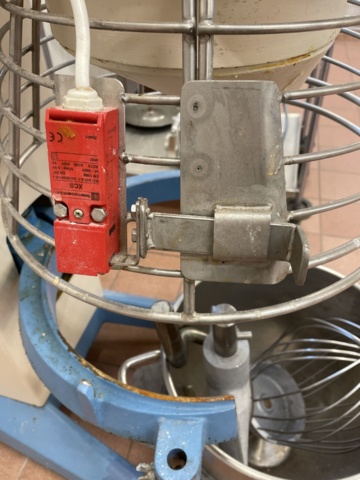 998767-5 Degblandare. Björn R 40.