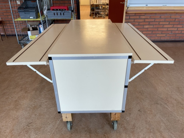998777-7 Serving counter on wheels