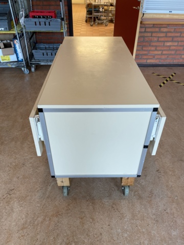 998777-9 Serving counter on wheels