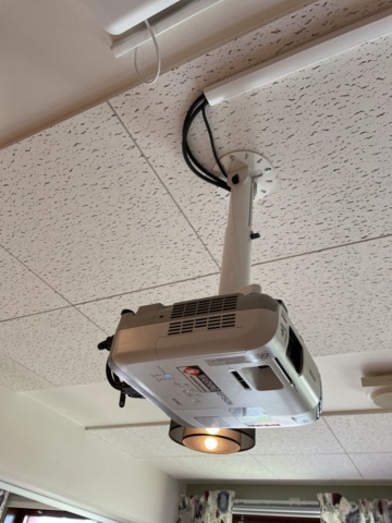 998780-1 Large screen projector with sound system & project screen.