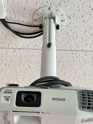 998780-4 Large screen projector with sound system & project screen.