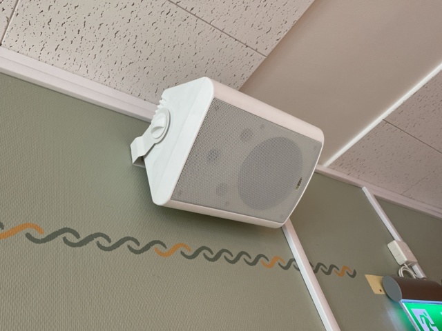 998780-7 Large screen projector with sound system & project screen.