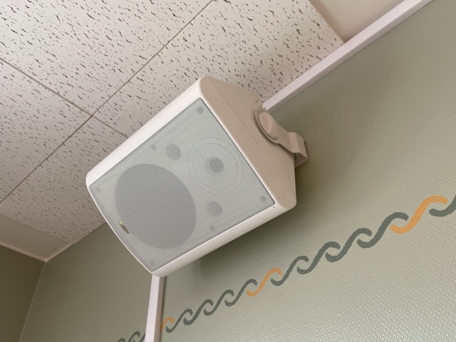 998780-8 Large screen projector with sound system & project screen.