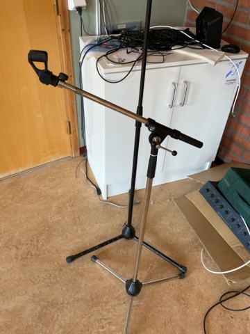 998780-25 Large screen projector with sound system & project screen.