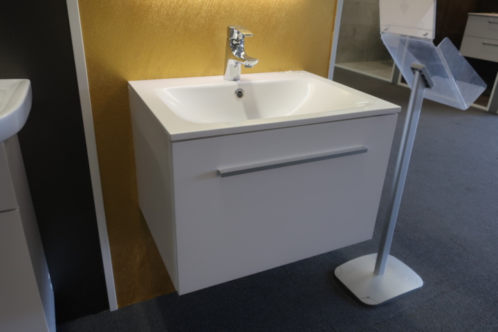 1029759-1 Alterna bathroom commode with Mora mixer