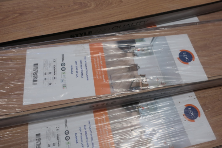 1029841-4 Uniclic floor, approx. 108m2, natural oak