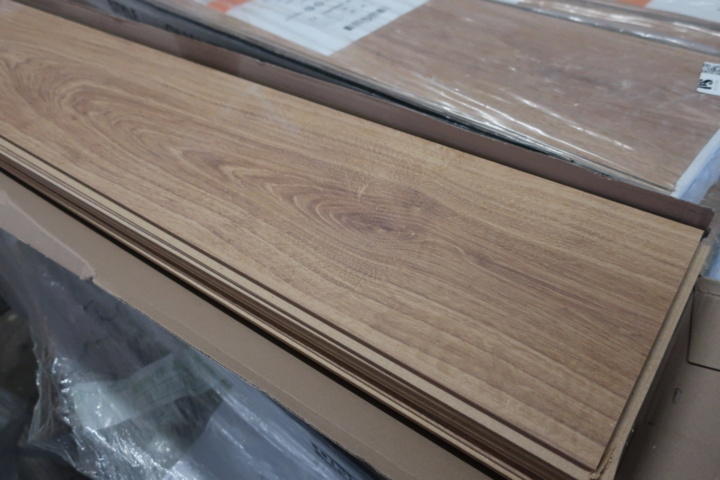 1029841-5 Uniclic floor, approx. 108m2, natural oak