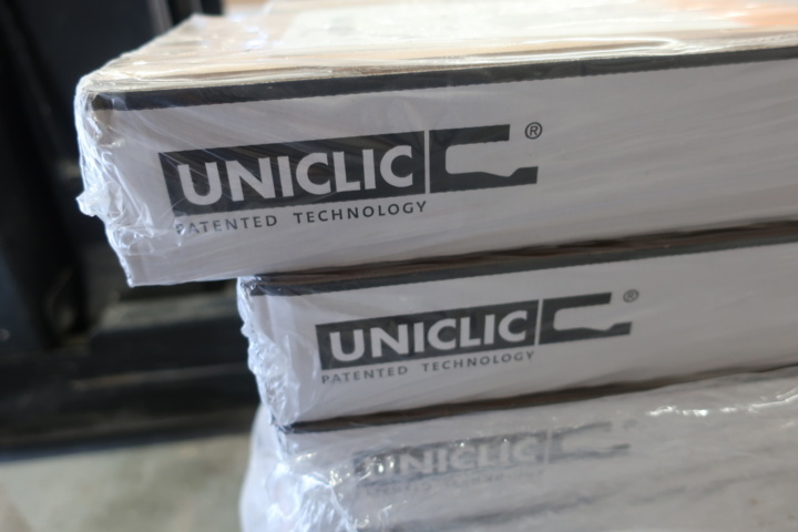 1029841-8 Uniclic floor, approx. 108m2, natural oak